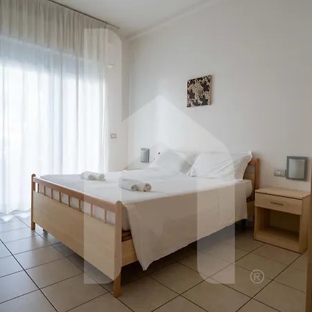 Homiday - Rendez Vous 2 Apartman Pineto